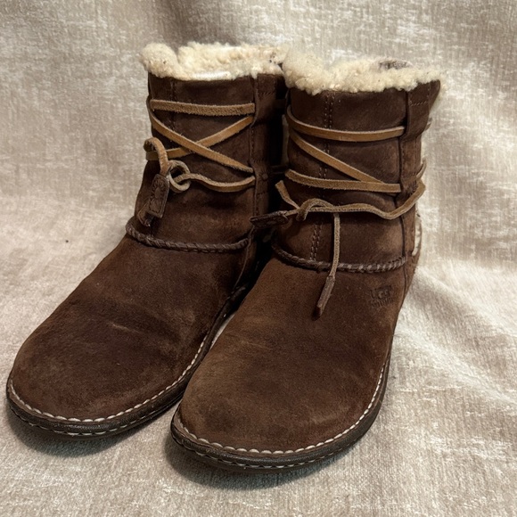 UGG Australia Cove Shearling Winter Ankle Boots ( Vintage) - Picture 1 of 12